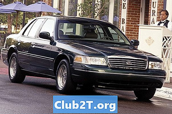 2000 „Ford Crown Victoria“ apžvalgos ir įvertinimai