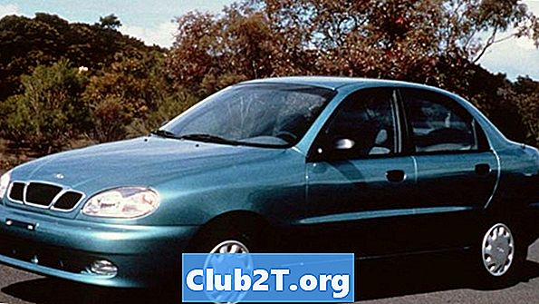 Το 2002, το Daewoo Lanos δείχνει το μέγεθος του ελαστικού αυτοκινήτου