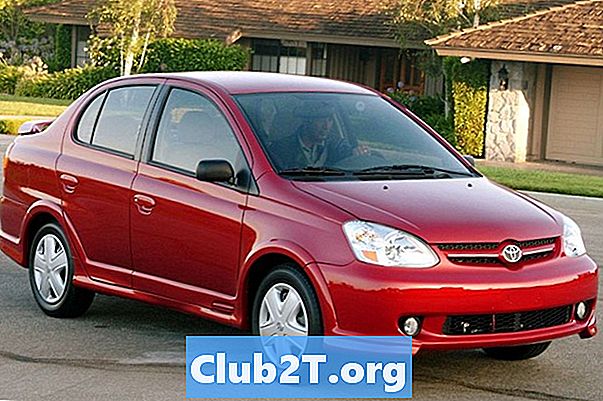 2003 Toyota Echo Anmeldelser og vurderinger