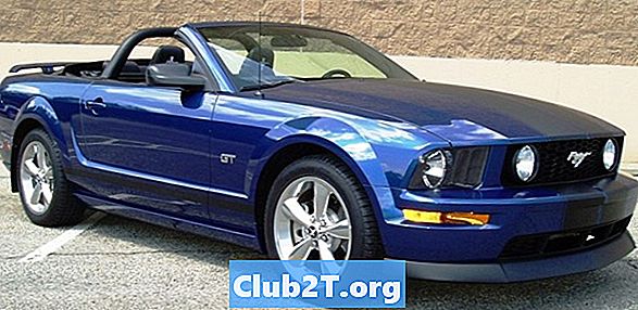 2005 Ford Mustang GT Tovarniška velikost pnevmatik