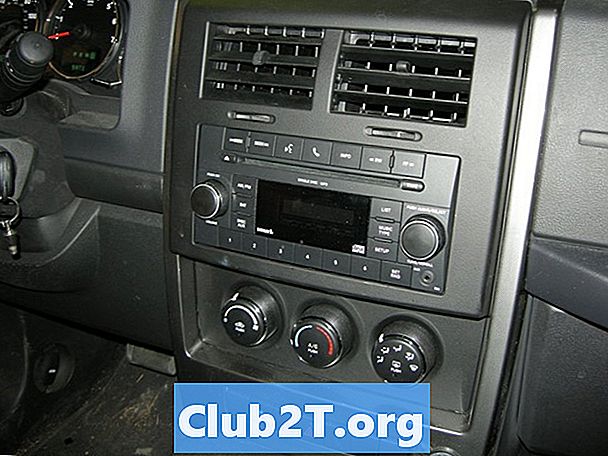 2010 m. Jeep Liberty automobilio stereo montavimo instrukcijos