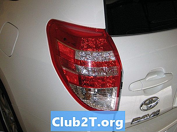 2012 m. Toyota RAV4 keitimo lemputės dydžiai